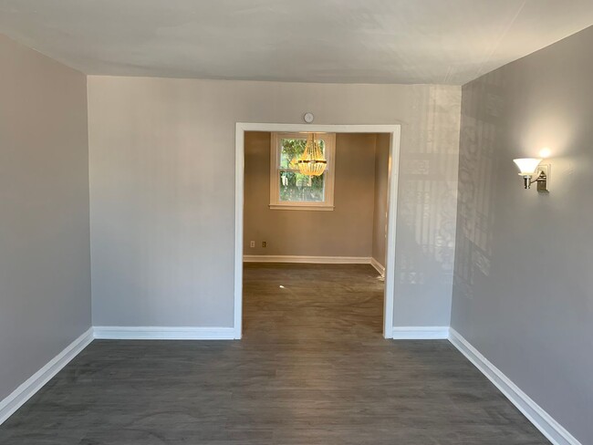 Building Photo - PHA house ONLY 3 bed 1 bath