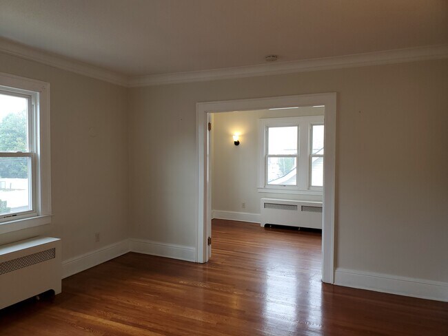 Living Room - 29 Linnmoore St