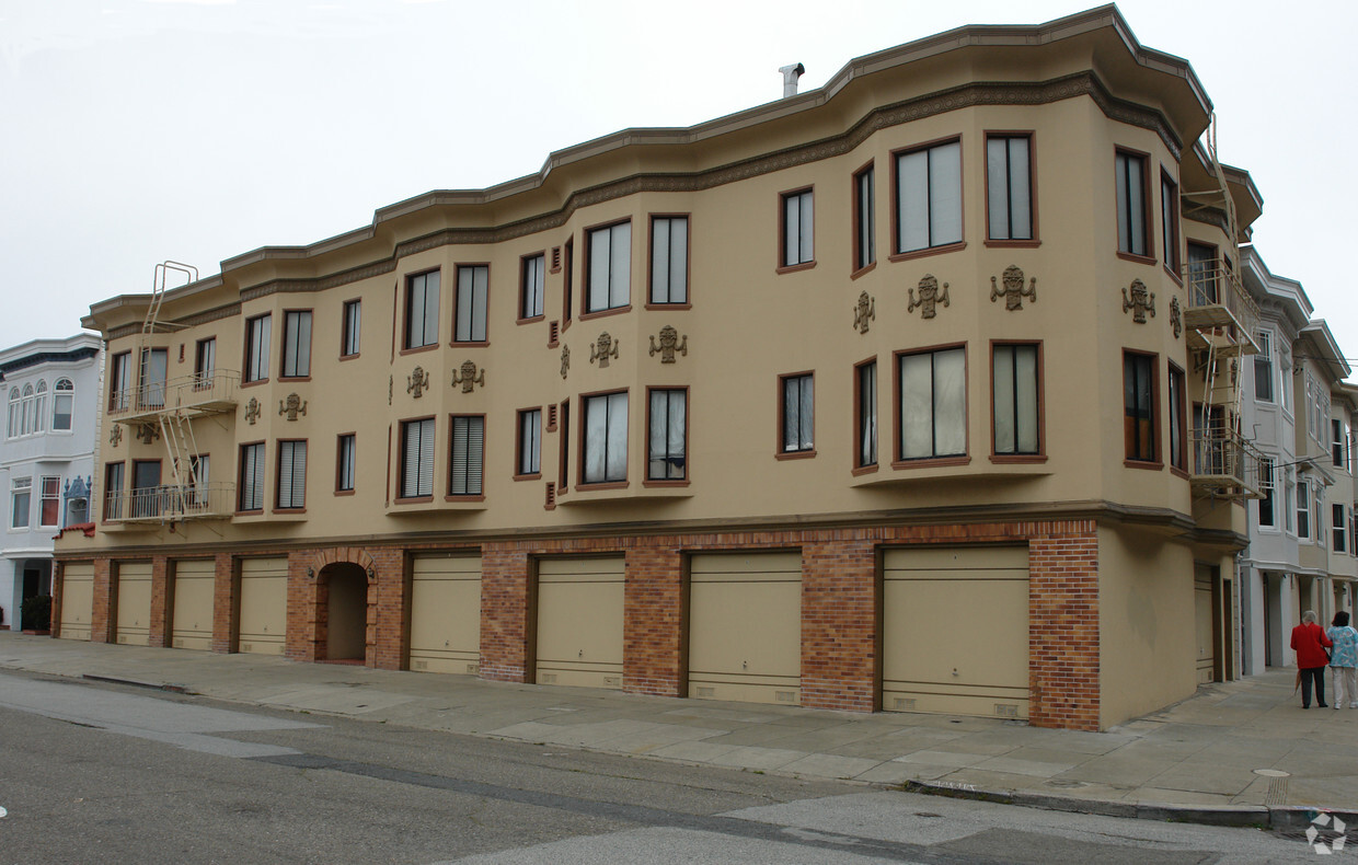 Building Photo - 890 32nd Ave