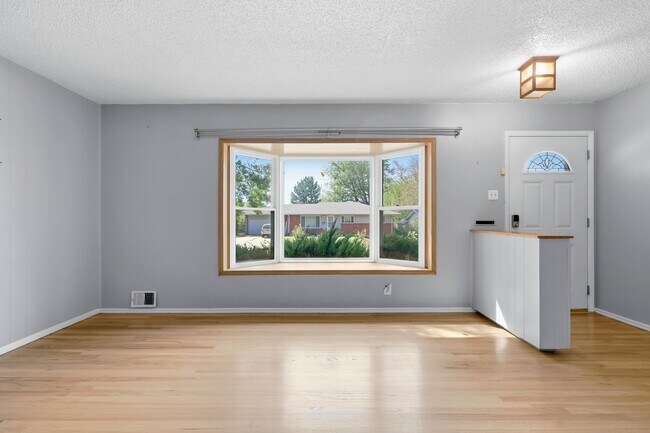 Foto del edificio - 3705 W Eastman Ave