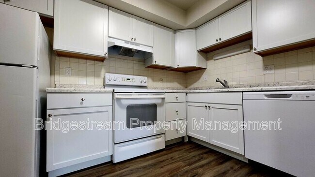 Foto del edificio - 421, 441, 461 & 481 N Broadway Street - Trotwood Villas Model Unit