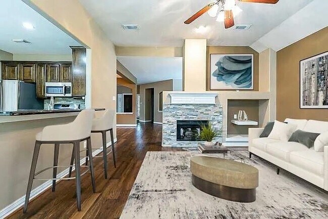 Foto del edificio - 5823 Centennial Glen Dr