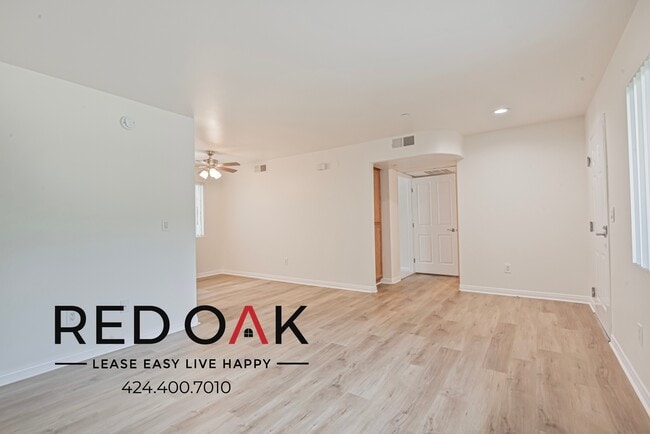 Building Photo - 326 S Westlake Ave