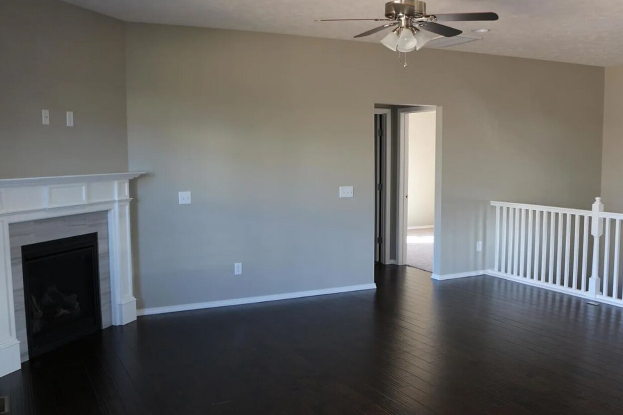 Foto del edificio - Fenced in 4 bedroom home with Second Living Space