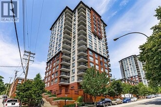 Building Photo - 833 Agnes St