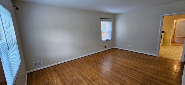 Photo - 121 McArthur Dr Apartment