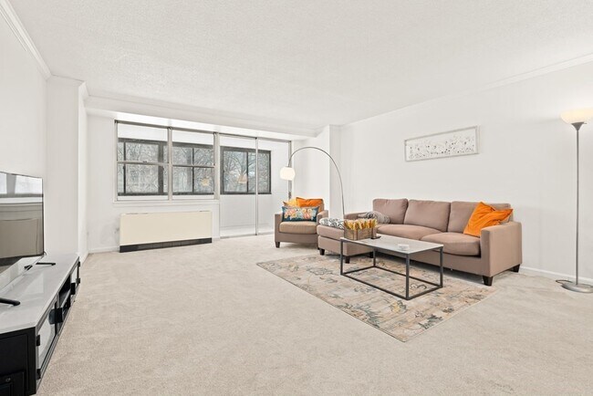 Foto del edificio - 10 Hawthorne Pl
