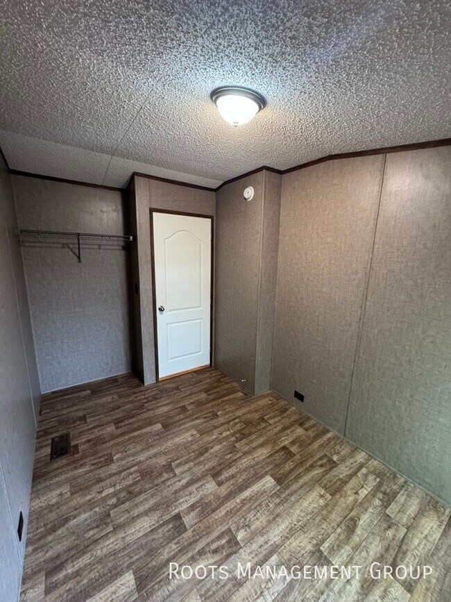 Building Photo - Home available for lease