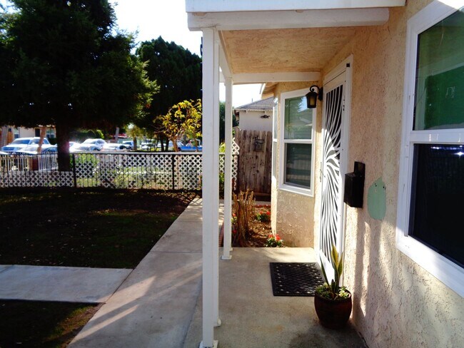 Foto del edificio - 2 Bedroom 1 Bath Remodeled House for Rent ...