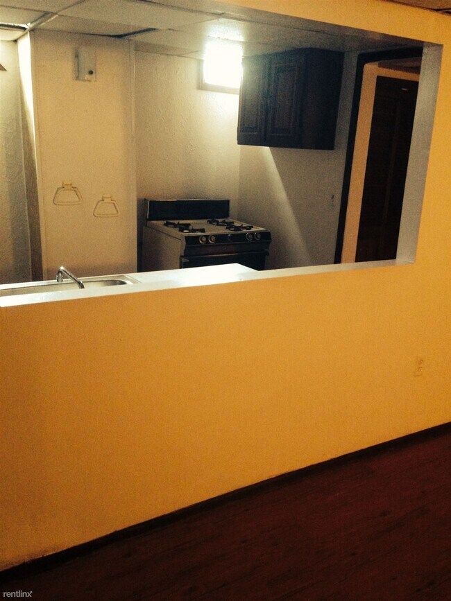 Building Photo - 1 br, 1 bath Apartment - Badcad Apartments B2