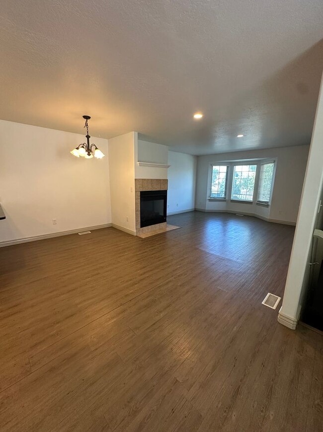 Foto del edificio - GET $1000 OFF THE FIRST MONTHS RENT!!!