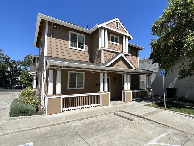Building Photo - Merced: $1649 2 bedroom 2 bath with off st...