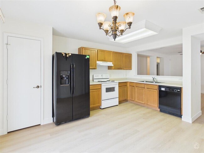 Foto del edificio - 6824 Walkup Ln