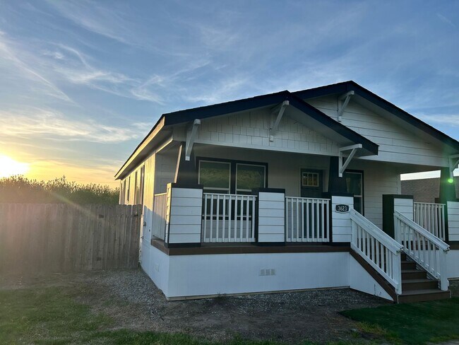 Building Photo - 2 Bedroom\2 Bath Country Home in Modesto