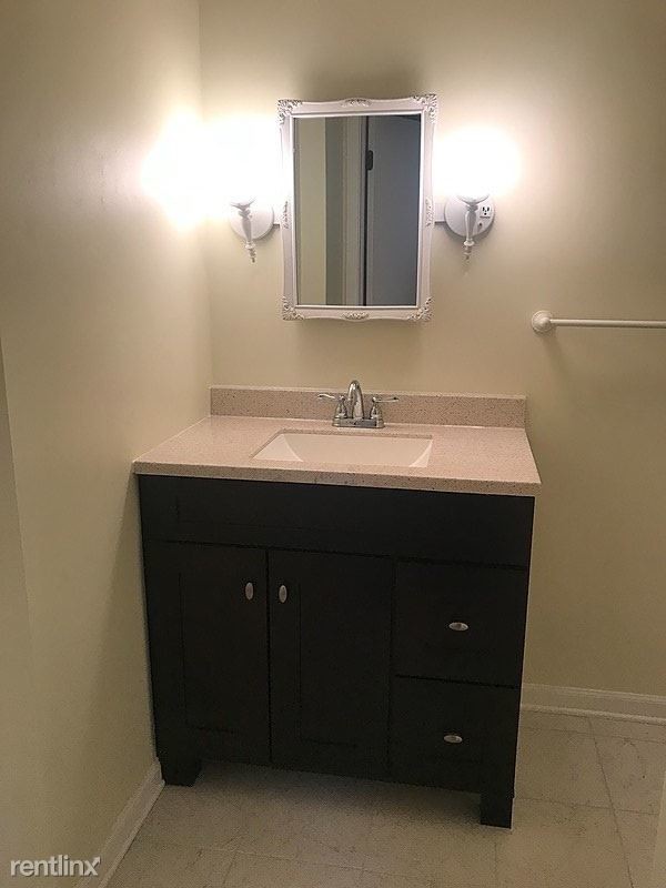 Building Photo - 2 br, 1.5 bath Townhome - 463 Emerson Drive