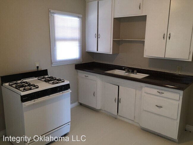 Building Photo - 3 br, 1 bath House - 1809 NE 19th Street