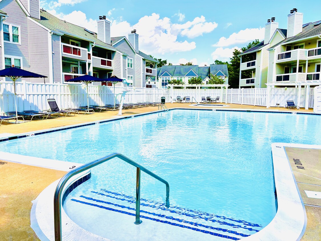 Condo Pool - 12920 Grays Pointe Rd