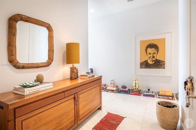 Foto del edificio - 2675 S Bayshore Dr