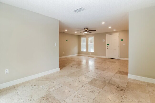 Building Photo - 4102 N Bay Hills Blvd