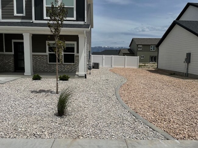 Building Photo - 4 bedroom/2.5 bathroom House in West Point