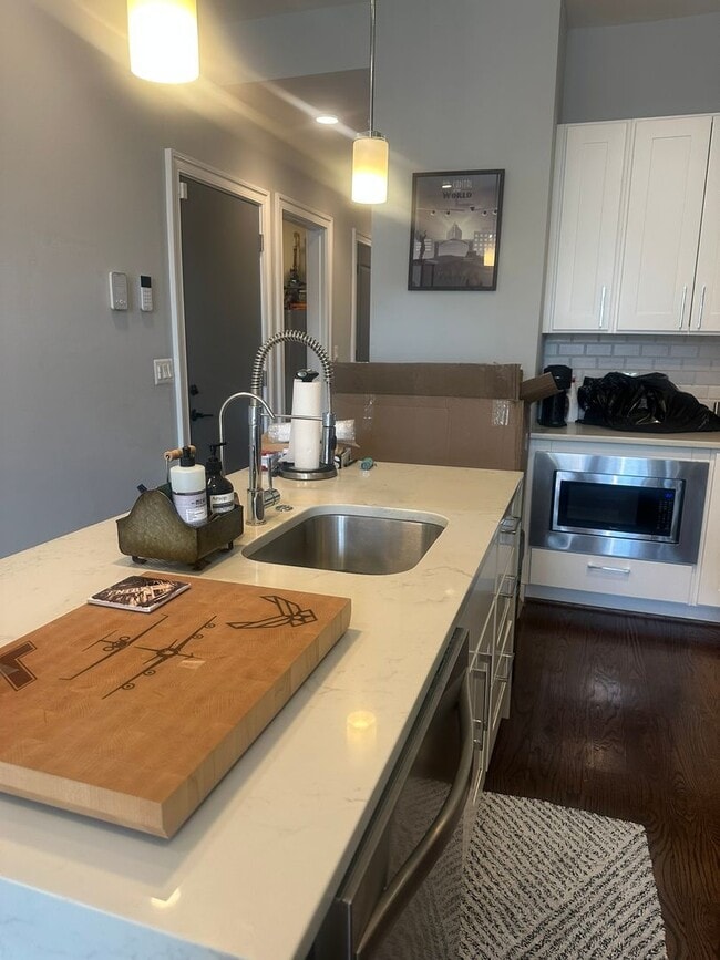 Building Photo - Modern Features Columbia Heights Neighborhood 2 Bedroom 2 Bath Condo with Balcony Pet Friendly