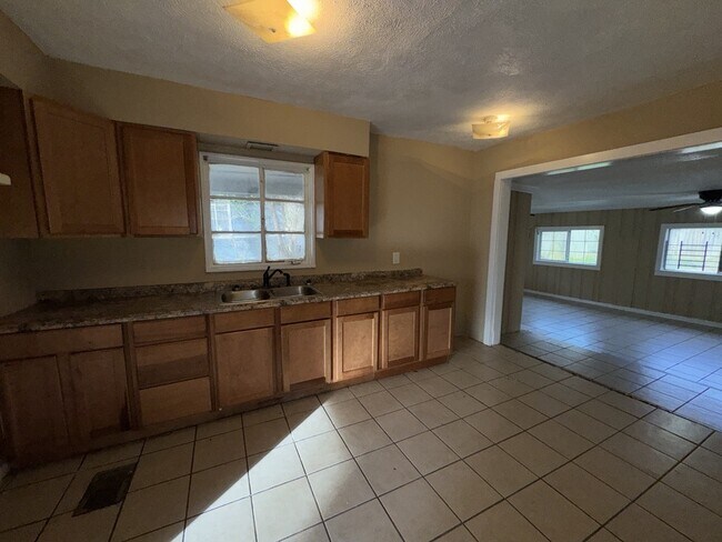 Foto del edificio - 2704 Shannon St