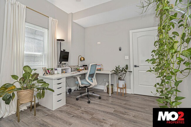 Foto del edificio - 2175 N Maplewood Ave