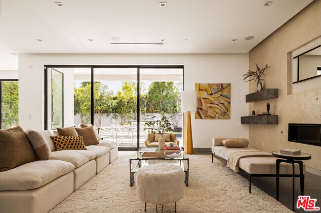Foto del edificio - 4445 Camellia Ave