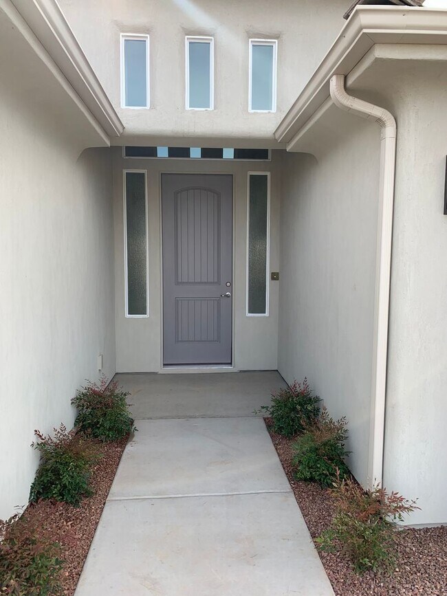 Building Photo - Beautiful 3-BR Home in Washington Fields