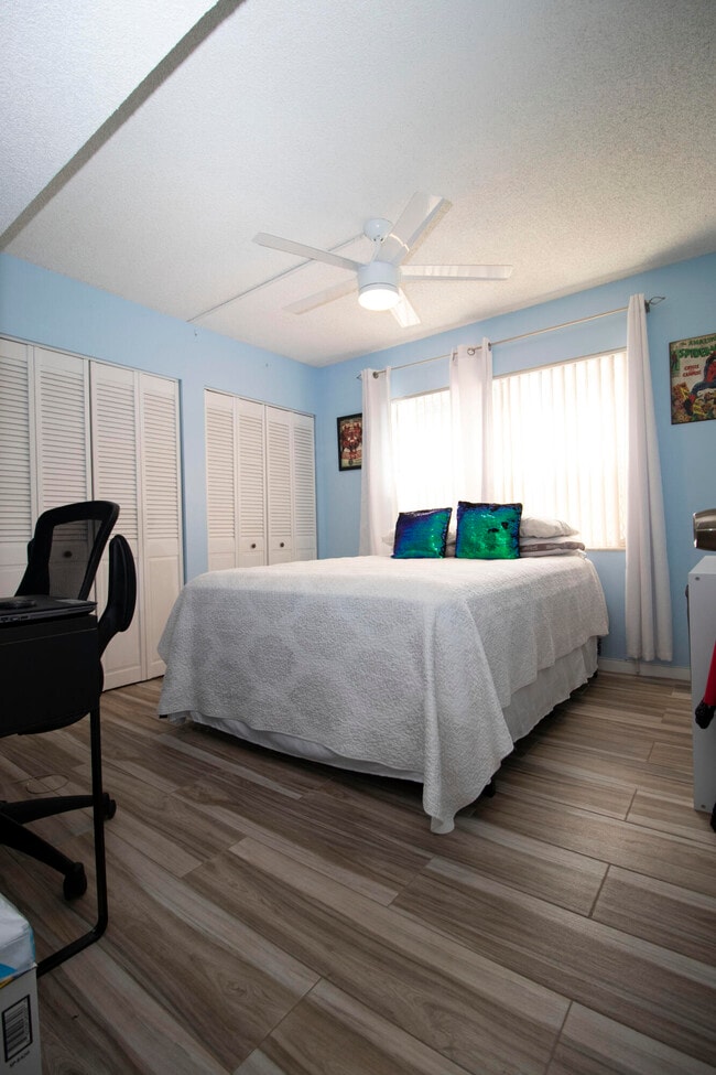 Foto del edificio - 1201 NW 13th St