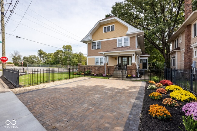 Building Photo - 1457 Fairfield Ave