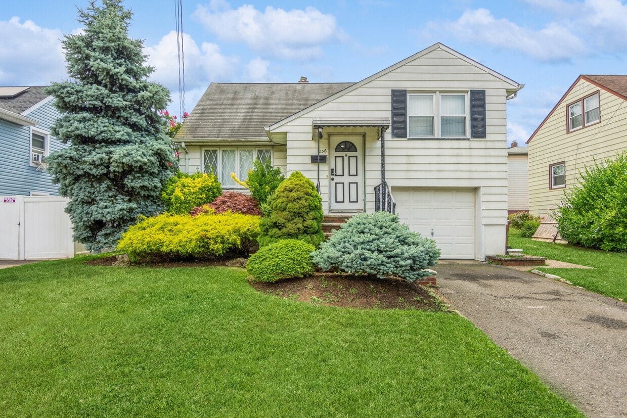 Primary Photo - 1036 Mopsick Ave