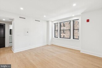Building Photo - 135 S 19th St
