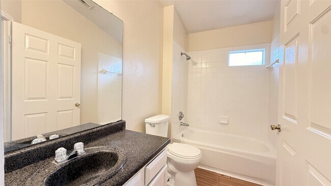Foto del edificio - 15821 Ridgecroft Rd