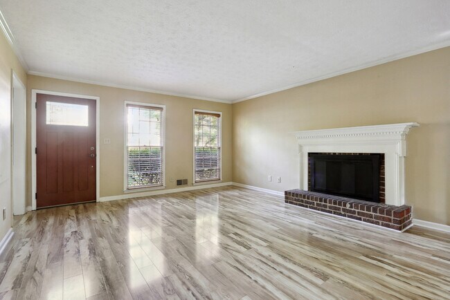 Building Photo - 171 Forest Ln NW