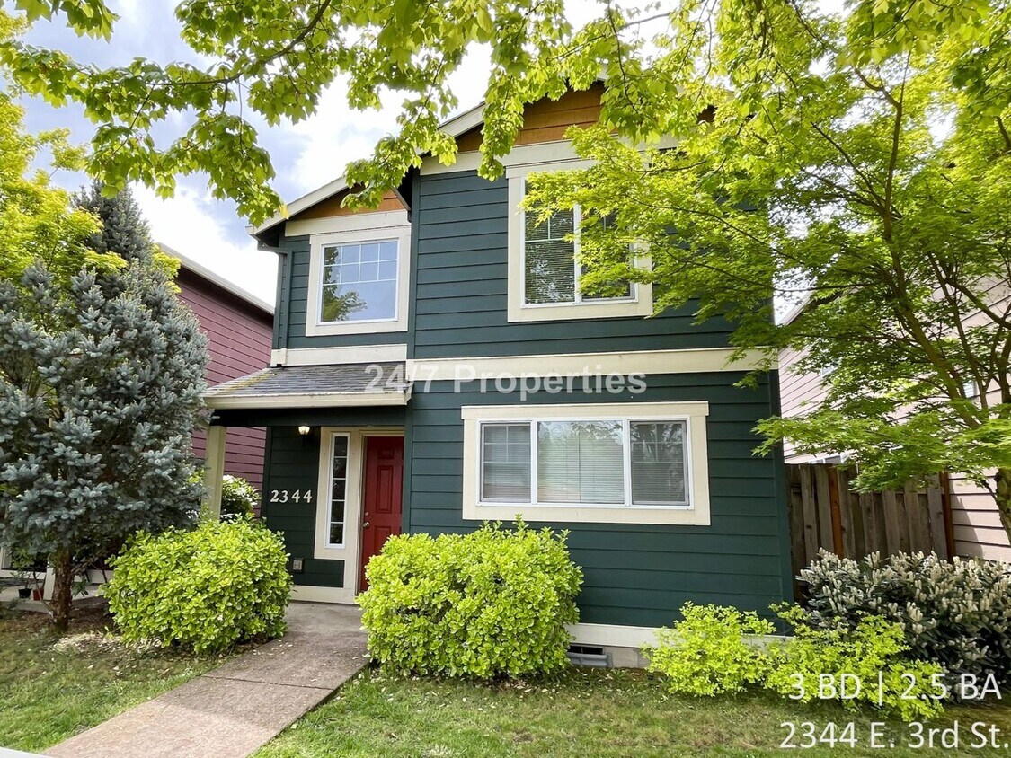 Primary Photo - Newberg Townhome 3BD I 2.5BA - PRICE DROP/...