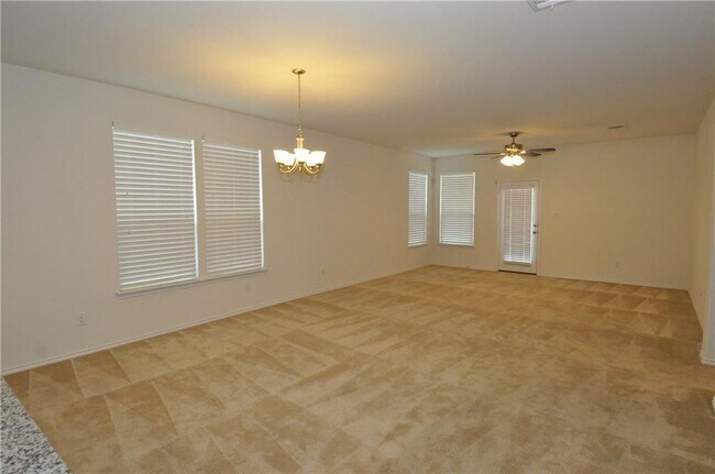Foto del edificio - 16506 Brogan Ln