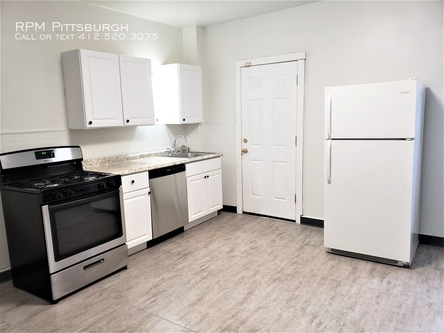 Primary Photo - 151 Mayflower St