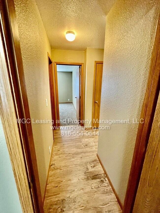 Building Photo - 209-211 Birdie Dr
