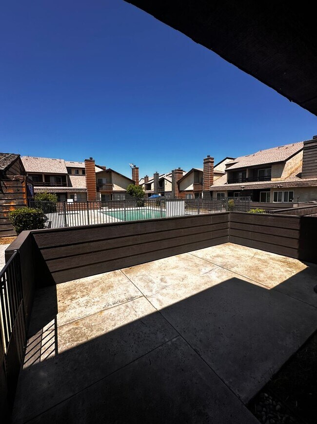 Foto del edificio - 3 Bedroom 1.5 Bathroom Condominium For Rent