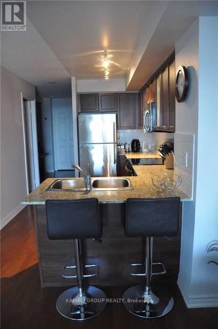 Photo du bâtiment - 761-2761 Bay St.