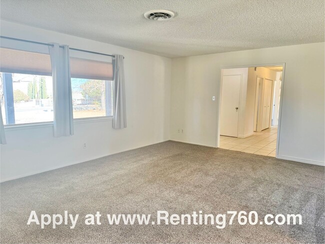 Building Photo - Spacious 2 Bedroom 2 Bathroom Home in Stor...