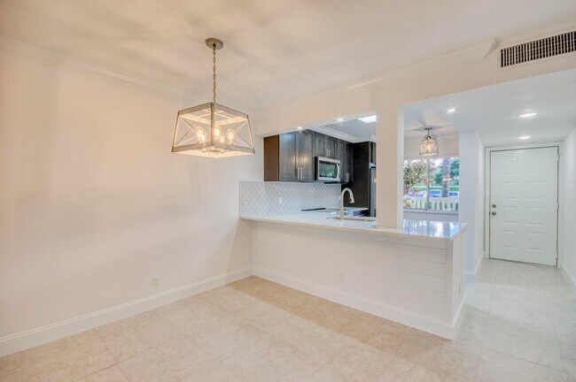 Foto del edificio - 6865 Huntington Ln