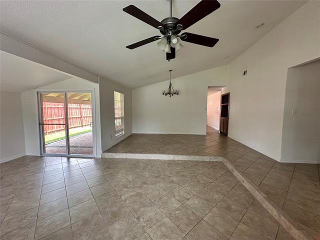 Foto del edificio - 541 Shadowcrest Ln