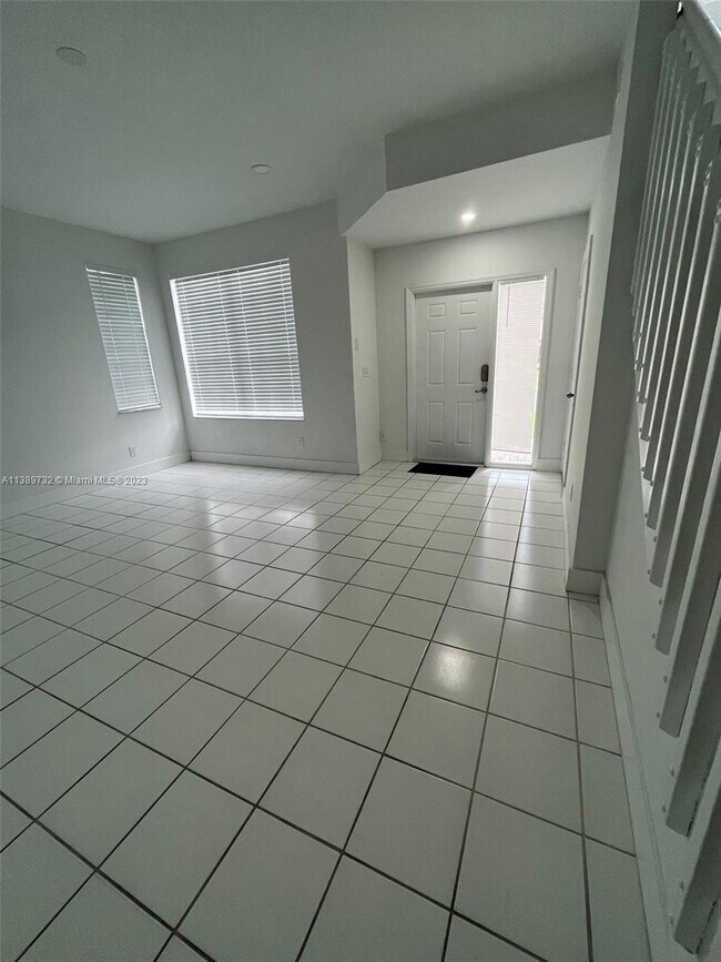 Foto del edificio - 16221 Opal Creek Dr