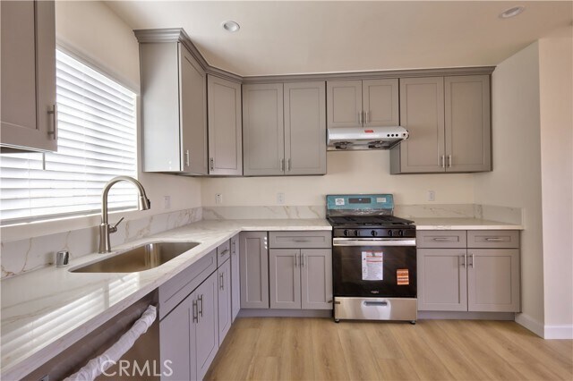 Building Photo - 628 W Floral Dr