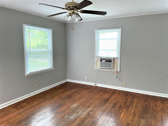 Building Photo - 203 Sunset Ct