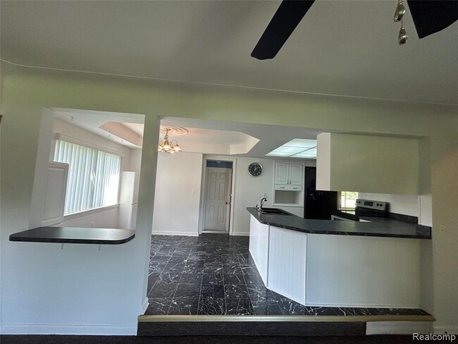 Foto del edificio - 129 Pleasant Lake Dr