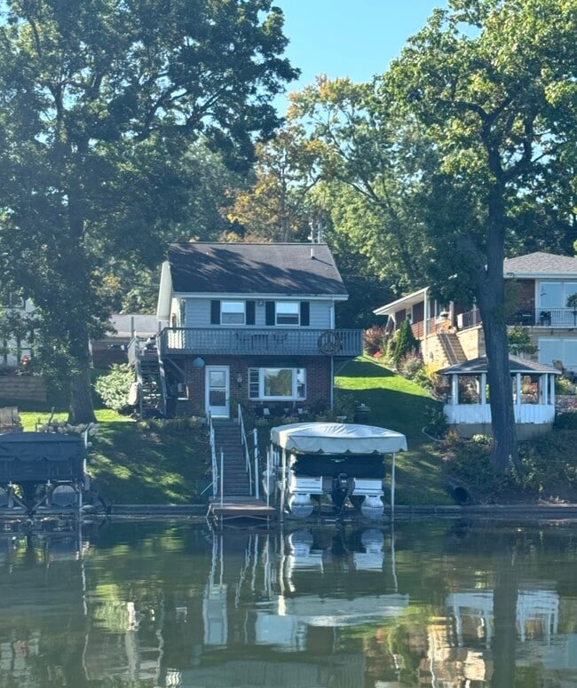 Building Photo - W342N4898 W Lindy Ln Building Photo - W342N4898 W Lindy Ln