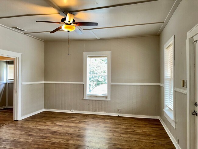 Foto del edificio - 2 Bedroom Cottage with Charm!